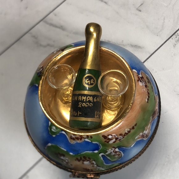 Limoges Box Pient Main France Genuine Authentic Trinket Toast to the World - Picture 2 of 9